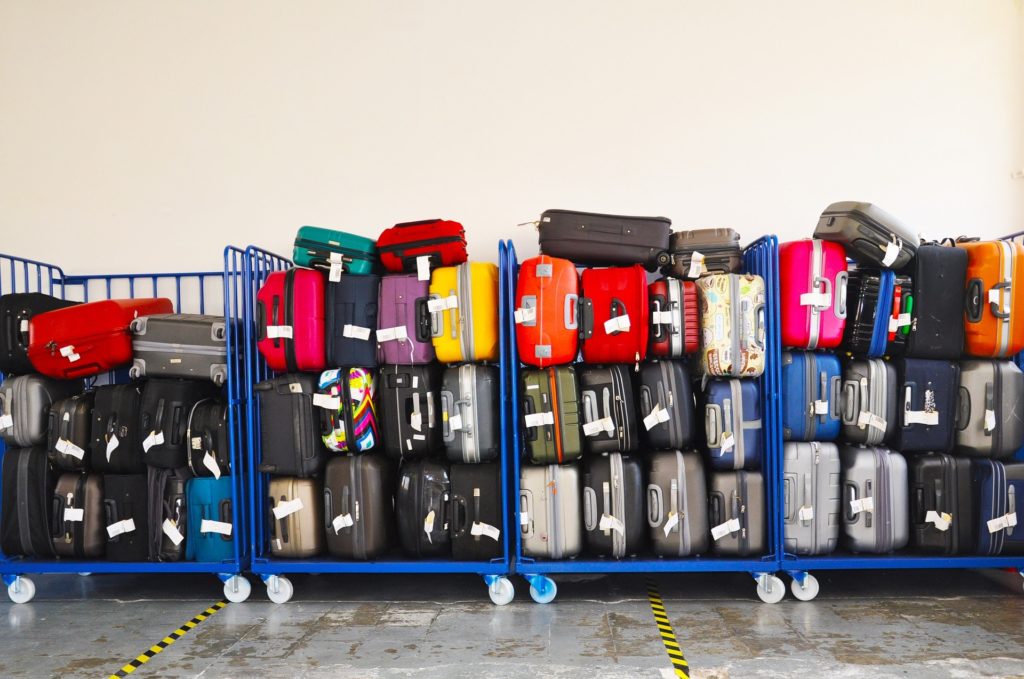 Viele bunte Koffer